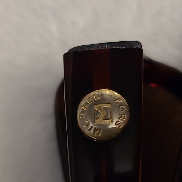 Michael Kors Vintage ladies sunglasses. - Picture 3 of 7